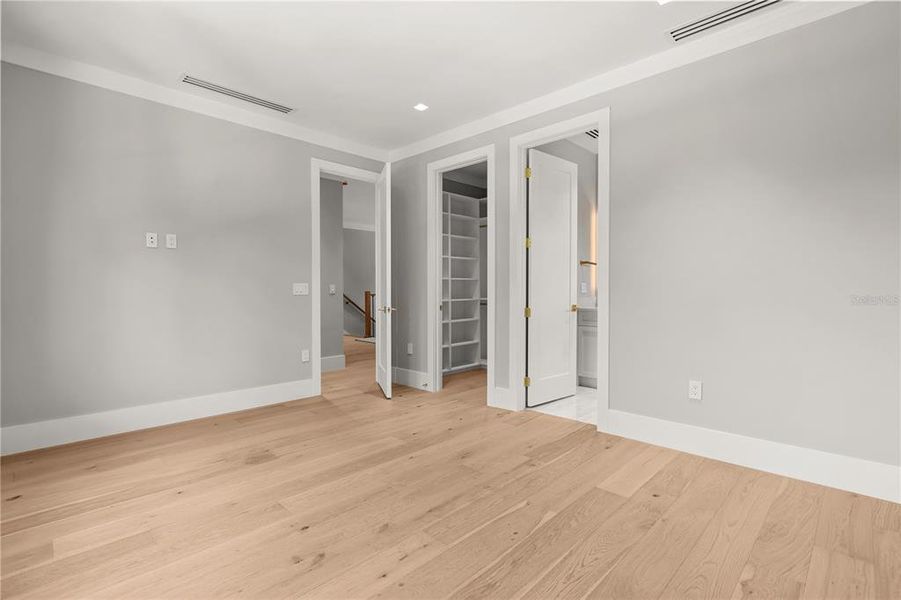 Spacious, unfurnished interior of a new home in , Orlando (Image 22).