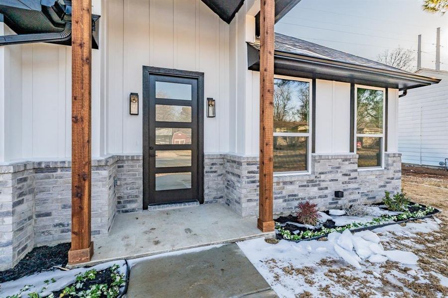 Exterior details and patio area of a home in , Richland Hills (Image 23).