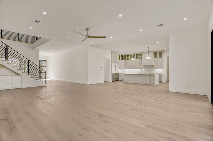 Spacious, unfurnished interior of a new home in , Houston (Image 38).