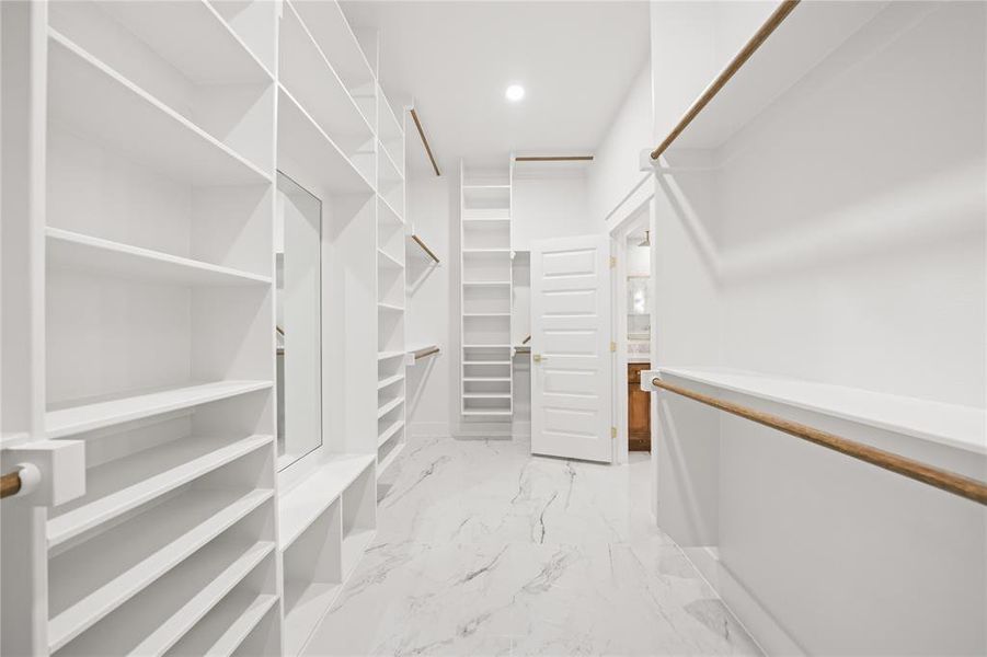 Spacious, unfurnished interior of a new home in , Fort Worth (Image 22).