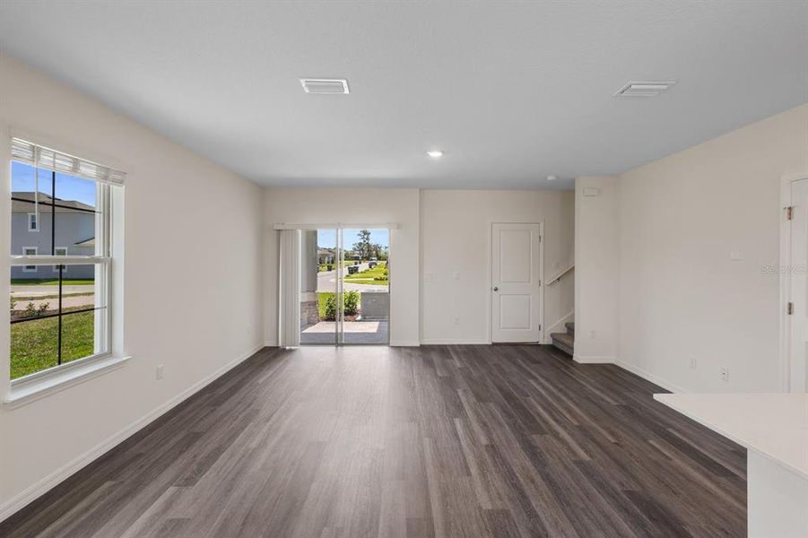 Spacious, unfurnished interior of a new home in Waterleigh, Winter Garden (Image 18).