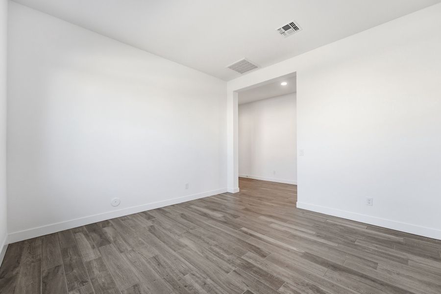 Spacious, unfurnished interior of a new home in Combs Ranch, San Tan Valley (Image 19).