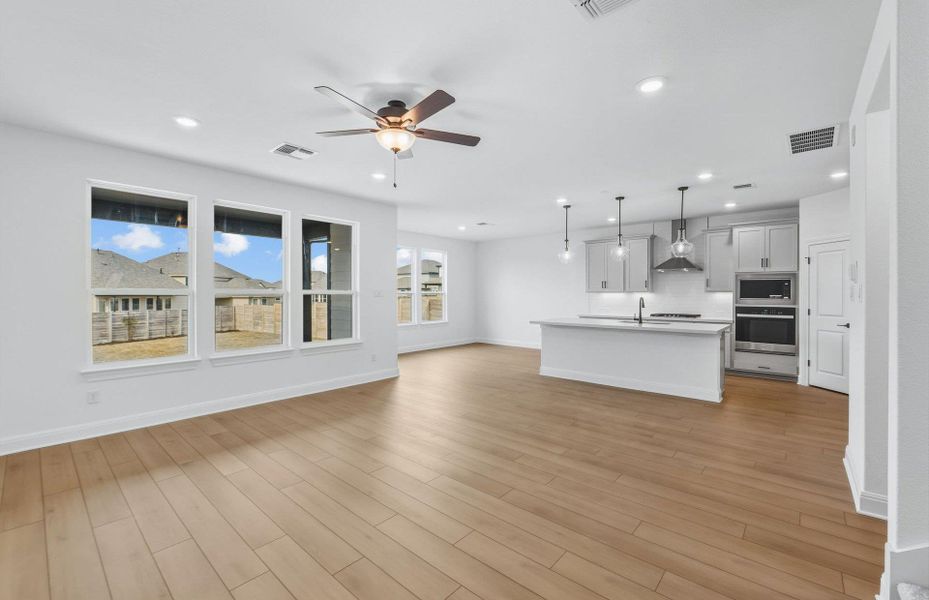 Spacious, unfurnished interior of a new home in Horizon Lake, Leander (Image 25).