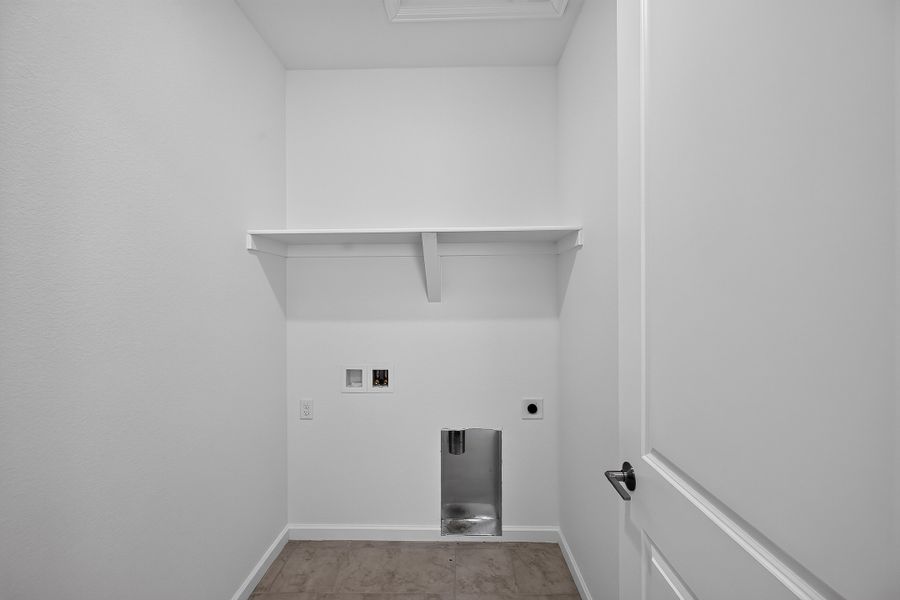 Spacious, unfurnished interior of a new home in Trailstone, Arvada (Image 28).