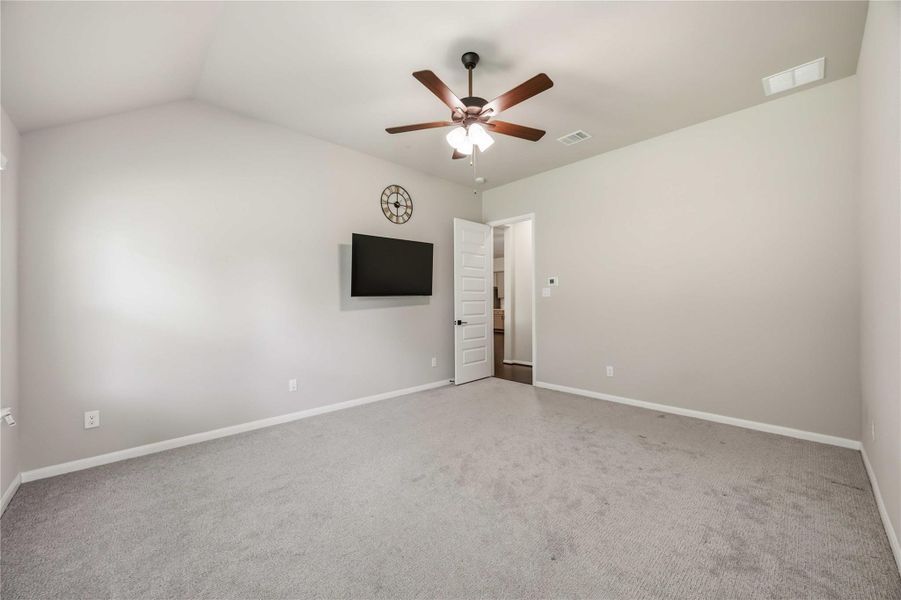 Spacious, unfurnished interior of a new home in Lakes of Champion's Estates, Mont Belvieu (Image 31). Spacious, unfurnished interior of a new home in Lakes of Champion's Estates, Mont Belvieu (Image 31).