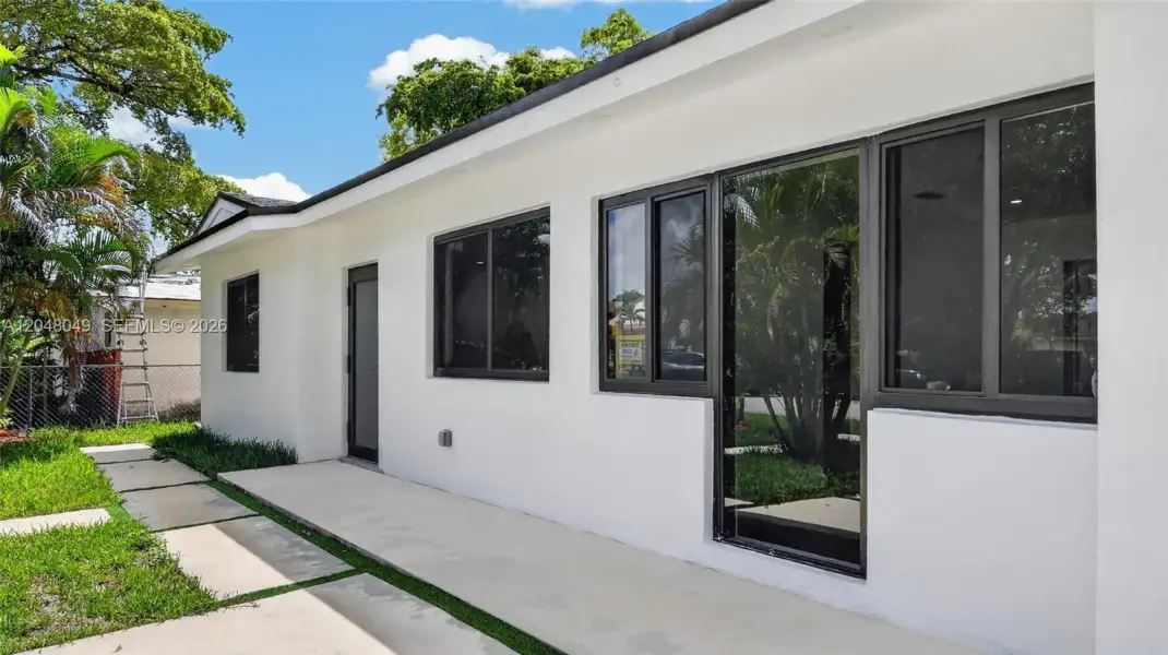 Exterior details and patio area of a home in , Fort Lauderdale (Image 4).