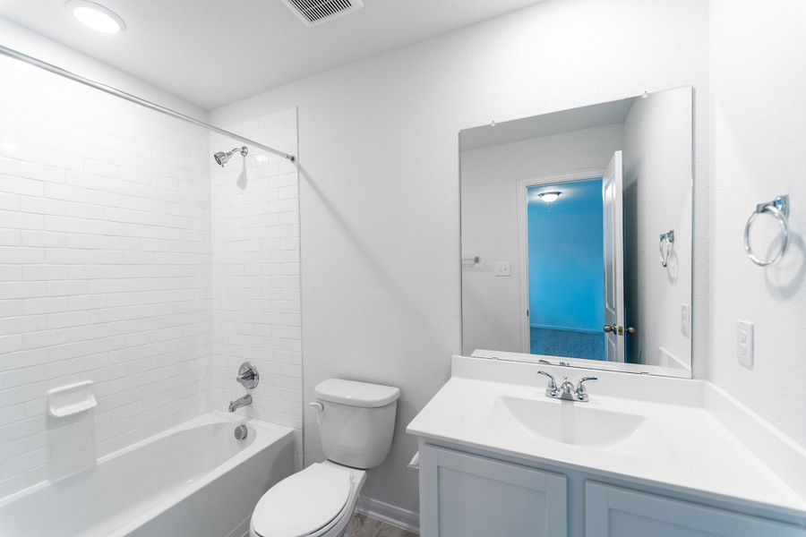 Furnished interior view inside a new home in Mesa Vista, San Antonio (Image 8).