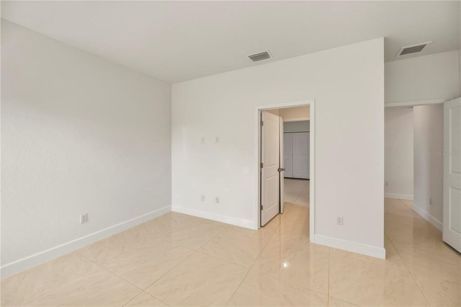 Spacious, unfurnished interior of a new home in , Port Charlotte (Image 44).