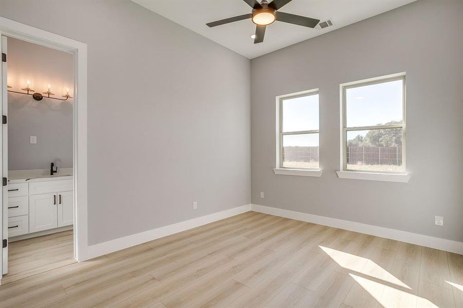 Spacious, unfurnished interior of a new home in , Weatherford (Image 19).