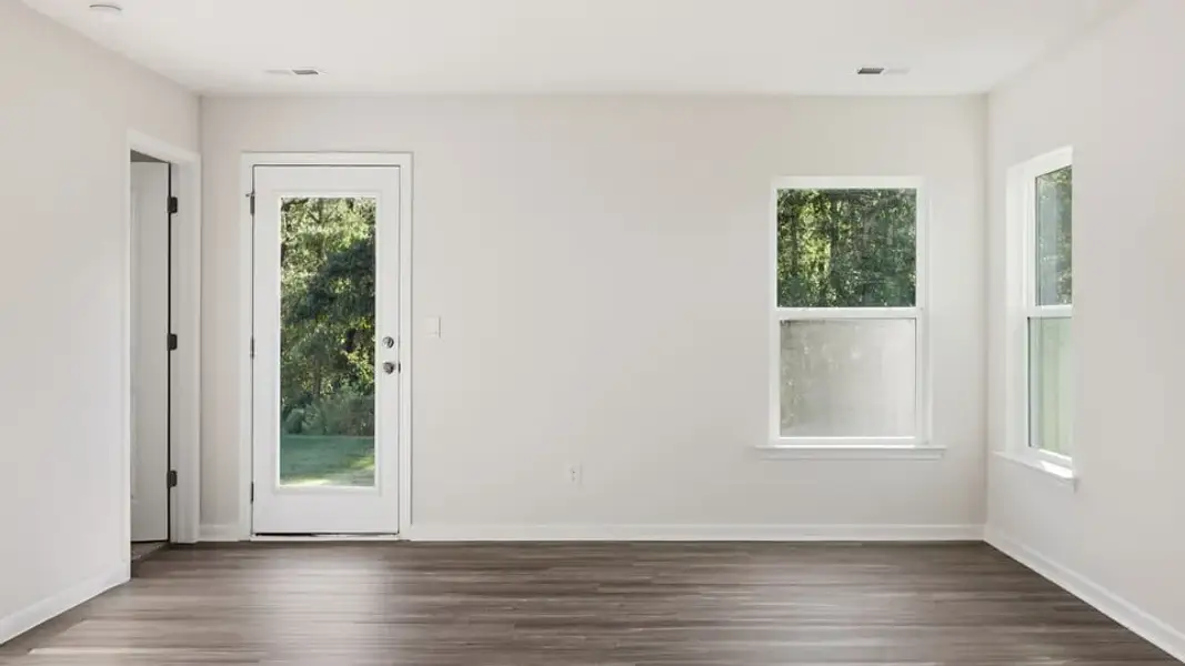 Spacious, unfurnished interior of a new home in Cedar Gap, Fountain Inn (Image 27).