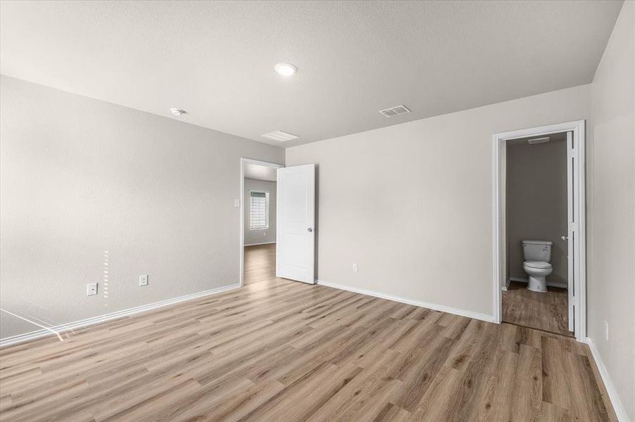 Spacious, unfurnished interior of a new home in , Fort Worth (Image 24).