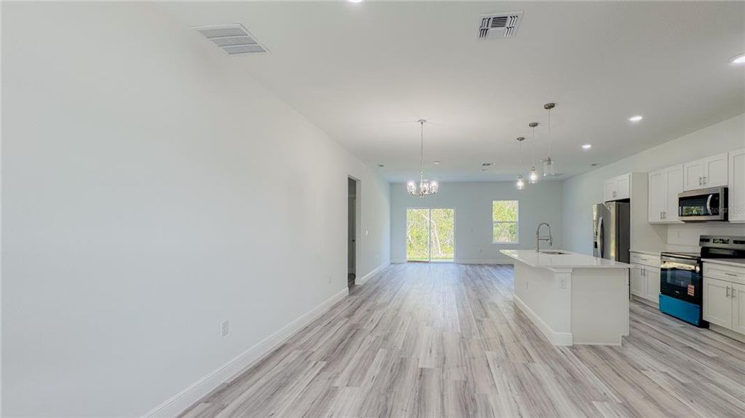 Spacious, unfurnished interior of a new home in , Ocala (Image 9).