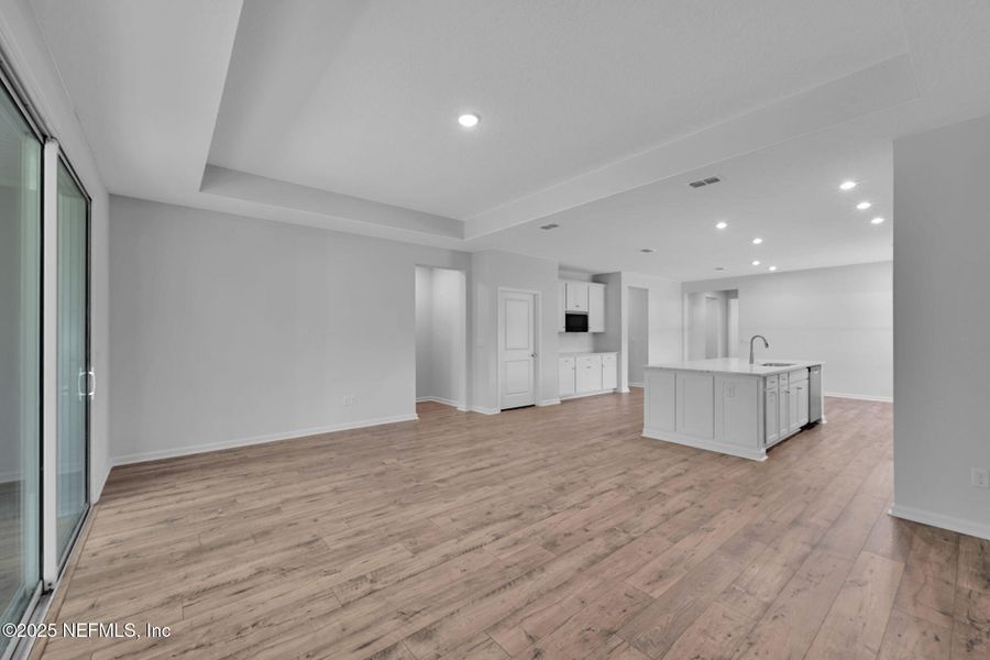 Spacious, unfurnished interior of a new home in McGirt's Creek, Yulee (Image 24).