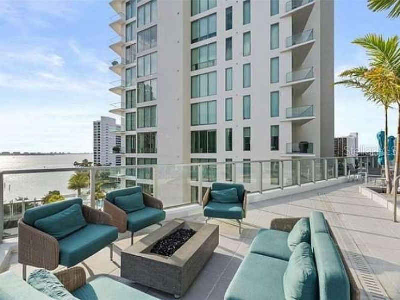 Condo located in Sarasota, FL showcasing its design and architecture (Image 26).