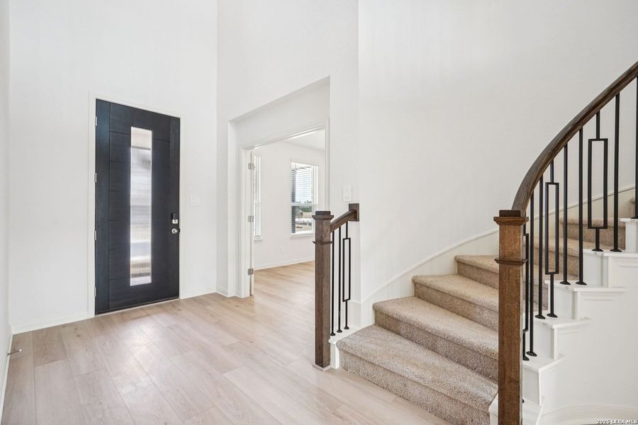 Spacious, unfurnished interior of a new home in Estancia Ranch - Classic Series, San Antonio (Image 35).