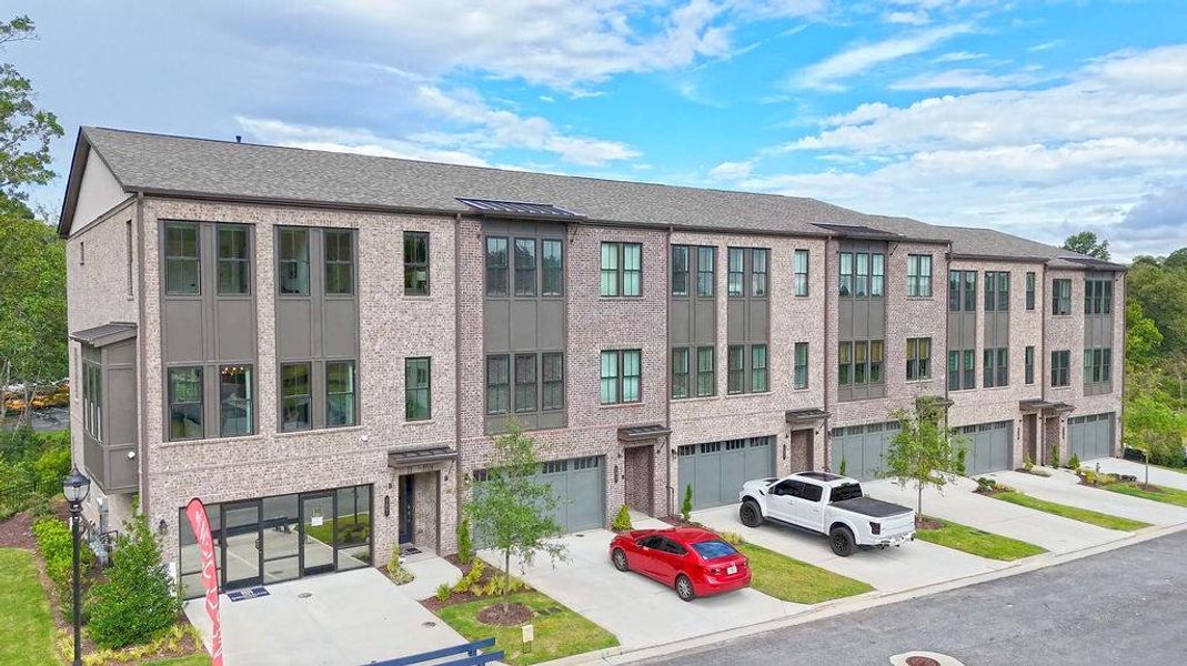 Condo located in Suwanee, GA showcasing its design and architecture (Image 3).