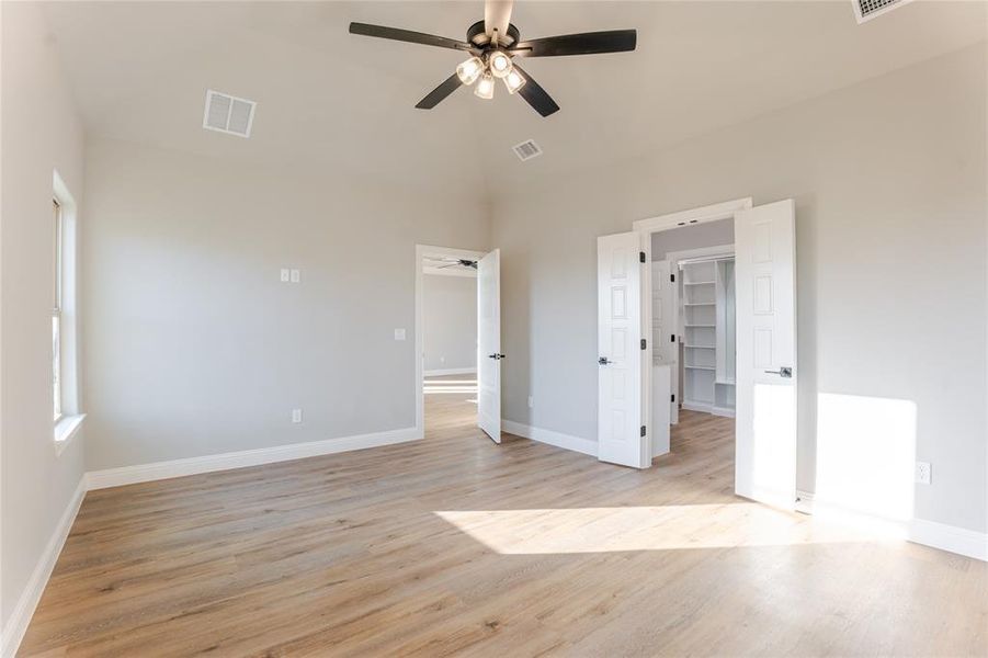 Spacious, unfurnished interior of a new home in , Tolar (Image 14).