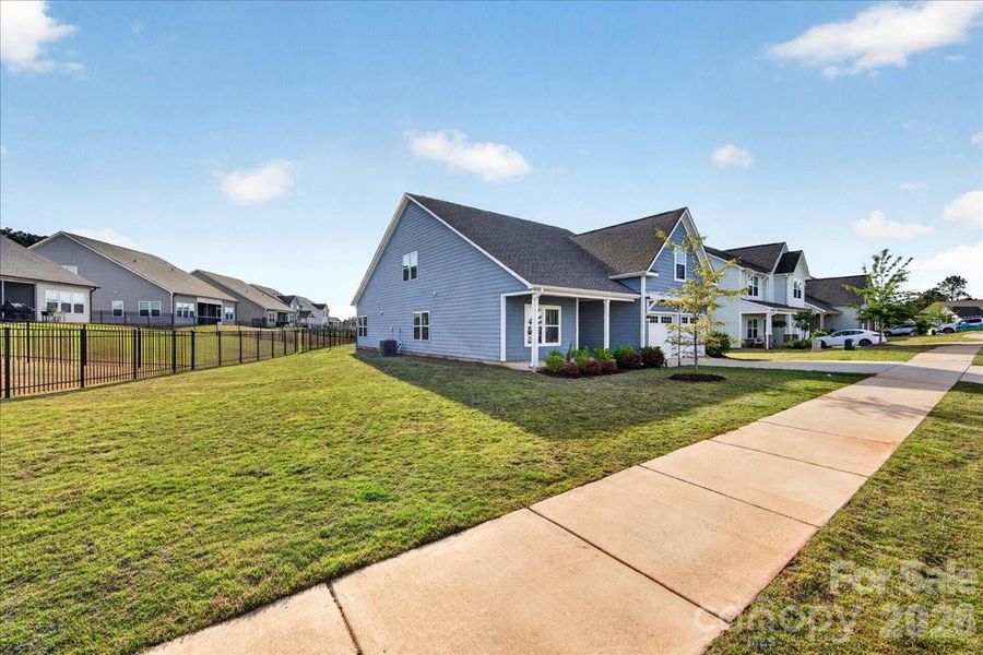 Spacious Corner lot Spacious Corner lot