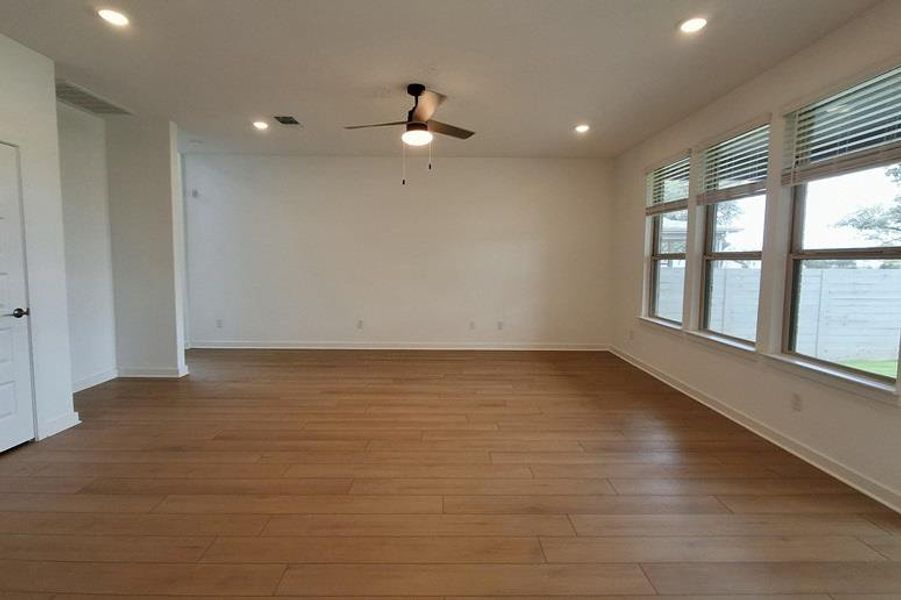 Spacious, unfurnished interior of a new home in Wolf Ranch, Georgetown (Image 30).