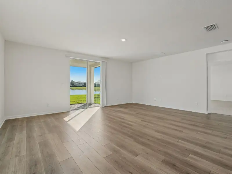 Spacious, unfurnished interior of a new home in The Reserve at Twin Lakes, St. Cloud (Image 7).