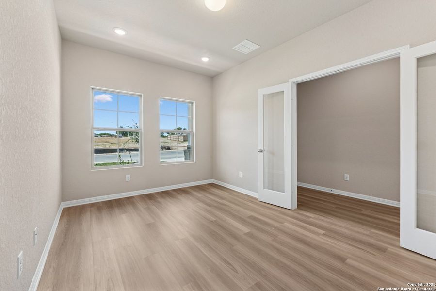 Spacious, unfurnished interior of a new home in Cinco Lakes, San Antonio (Image 27). Spacious, unfurnished interior of a new home in Cinco Lakes, San Antonio (Image 27).