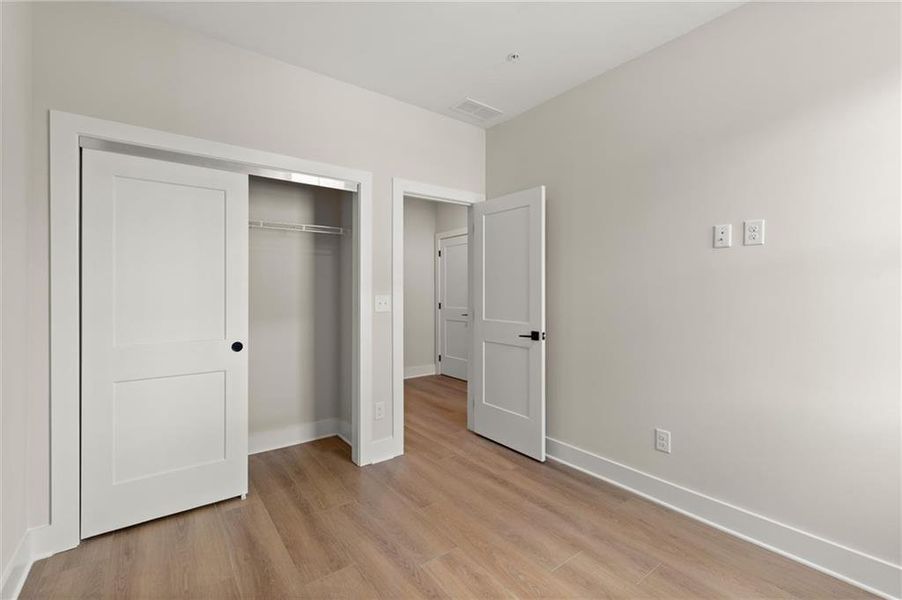 Spacious, unfurnished interior of a new home in , Alpharetta (Image 30).