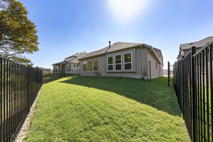 Exterior details and patio area of a home in Park Hills, Rockwall (Image 4).