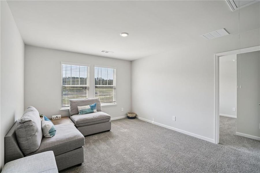 Spacious, unfurnished interior of a new home in Ivey Township, Dallas (Image 21).