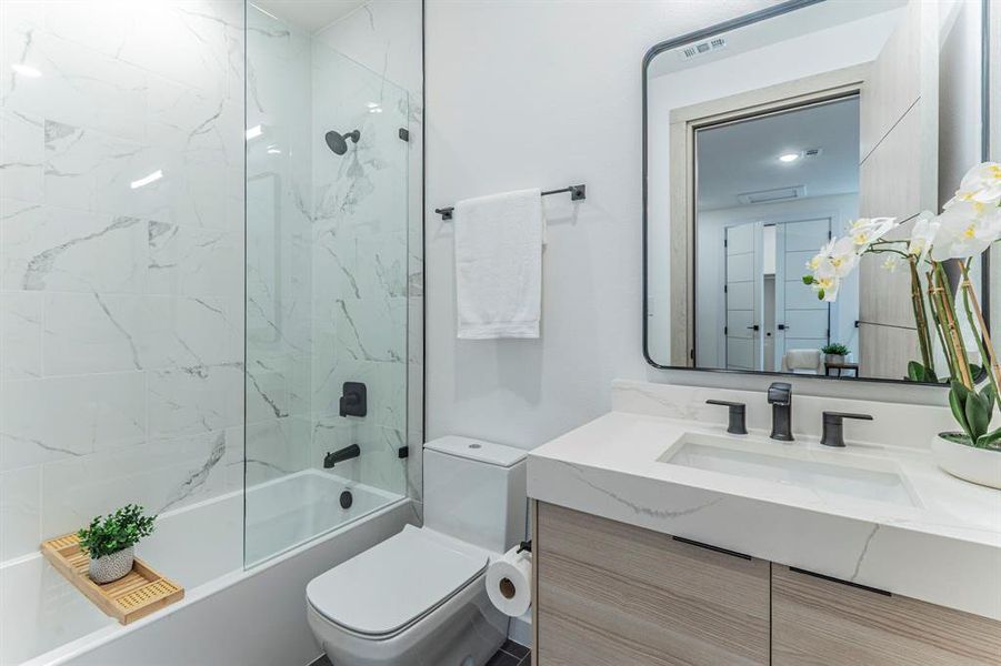 Furnished interior view inside a new home in , Wylie (Image 10).