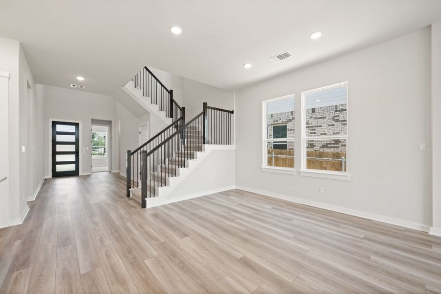 Spacious, unfurnished interior of a new home in Heritage, Dripping Springs (Image 20). Spacious, unfurnished interior of a new home in Heritage, Dripping Springs (Image 20).