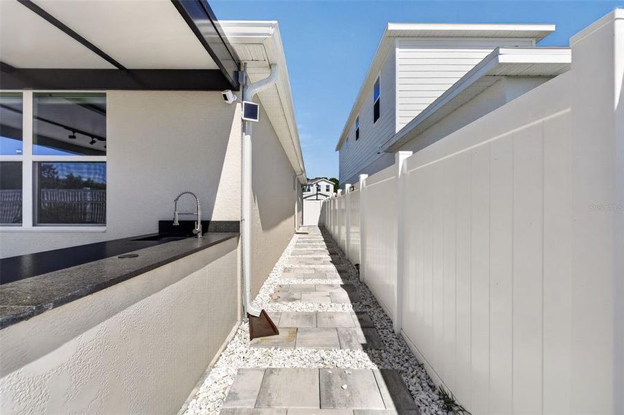 Exterior details and patio area of a home in , Winter Garden (Image 38).
