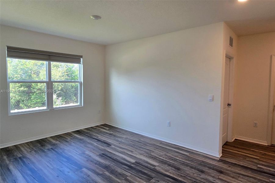 Spacious, unfurnished interior of a new home in , Davenport (Image 22).