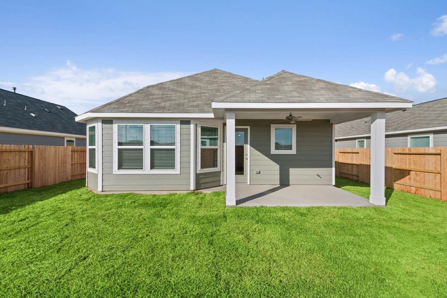 Exterior details and patio area of a home in Ambrose, La Marque (Image 26).