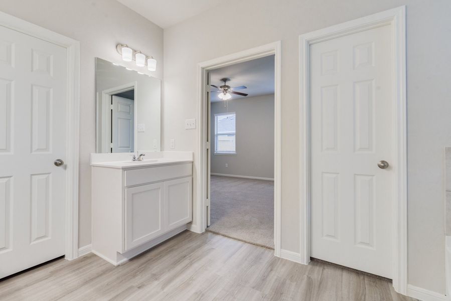 Representative furnished interior of a home built from the Floor Plan 1784 by Colina Homes in River Ranch, Dayton (Image 16).