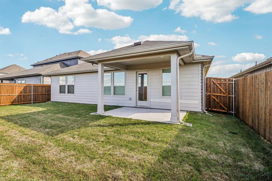 Exterior details and patio area of a home in River Ridge, Crandall (Image 4).