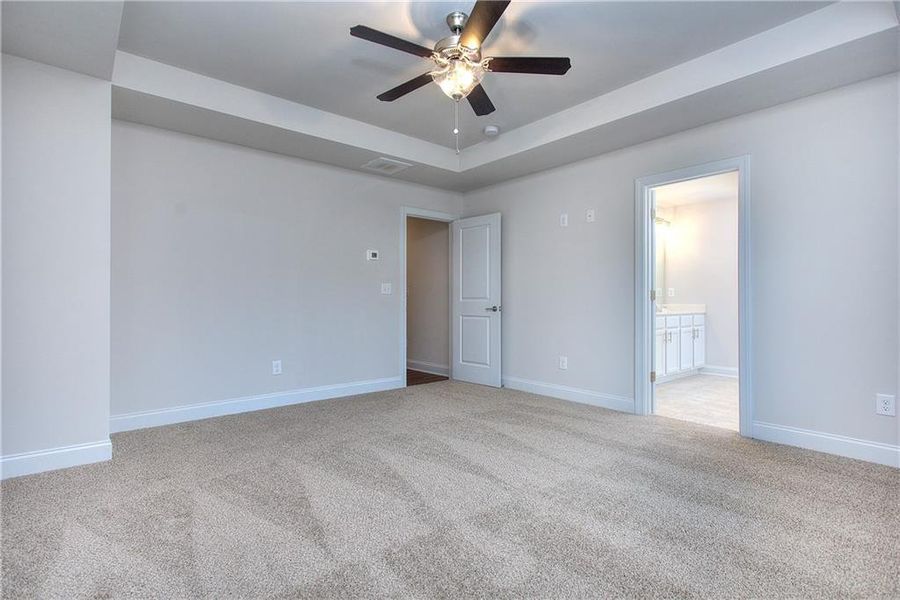 Spacious, unfurnished interior of a new home in The Fairways at Mirror Lake, Villa Rica (Image 22).