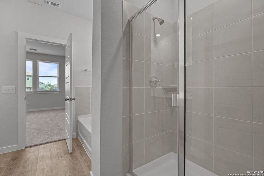 Image 23 of a home in Cinco Lakes.