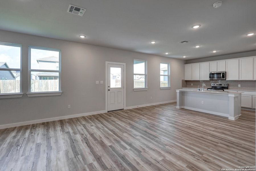 Spacious, unfurnished interior of a new home in Hiddenbrooke, Seguin (Image 21). Spacious, unfurnished interior of a new home in Hiddenbrooke, Seguin (Image 21).