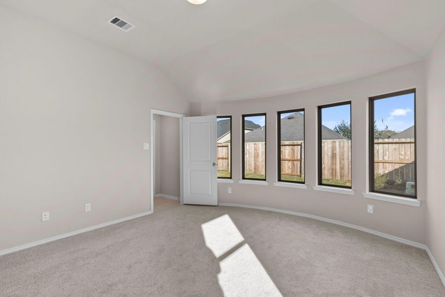 Spacious, unfurnished interior of a new home in The Meadows at Imperial Oaks, Conroe (Image 25).