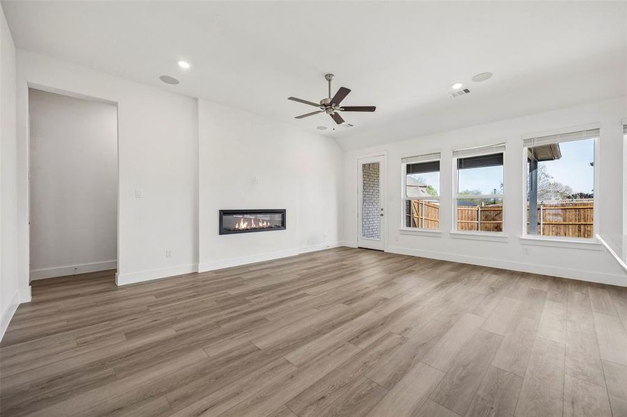 Spacious, unfurnished interior of a new home in Ten Mile Creek Estates, DeSoto (Image 18).