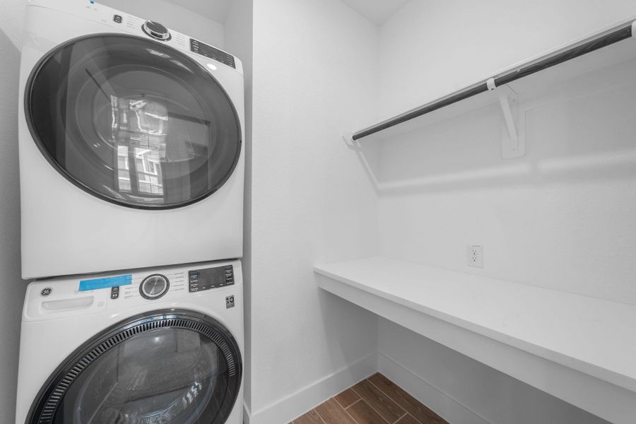 Furnished interior view inside a new home in Sienna, Missouri City (Image 9).