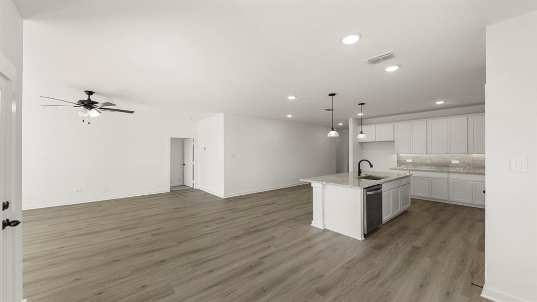 16. 1105 Rushing - Dining (3)