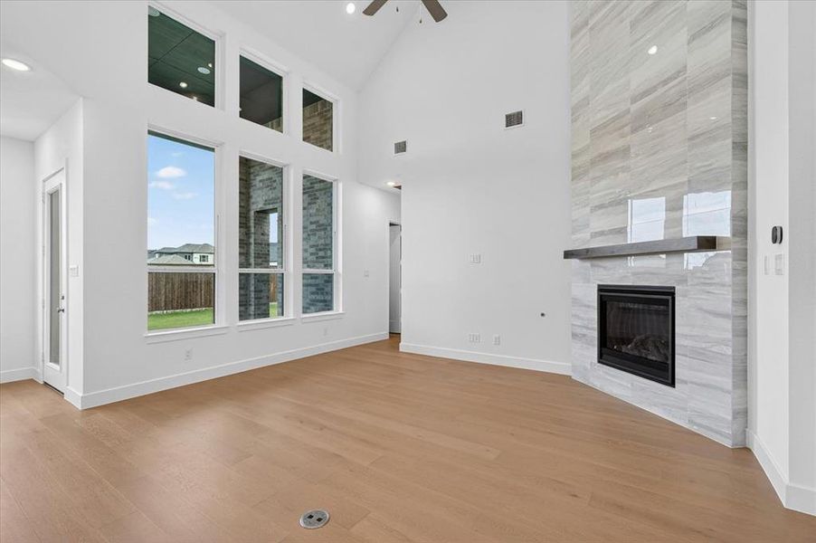 Spacious, unfurnished interior of a new home in Quail Hollow, Rockwall (Image 26).