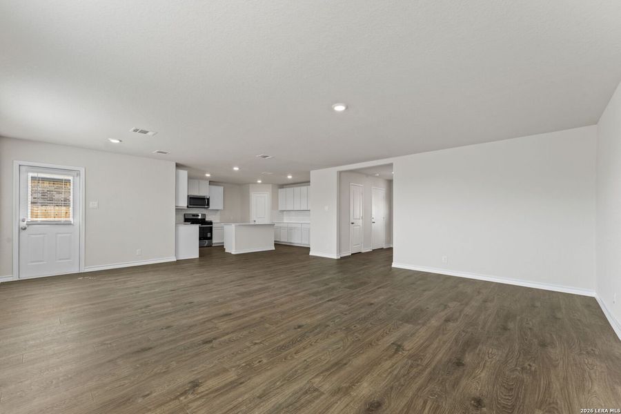 Spacious, unfurnished interior of a new home in Steele Creek, Cibolo (Image 29).