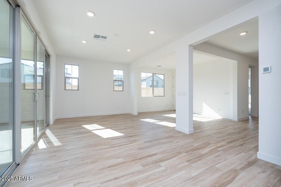 Tri Pointe Waterston Central 110 - Dinin