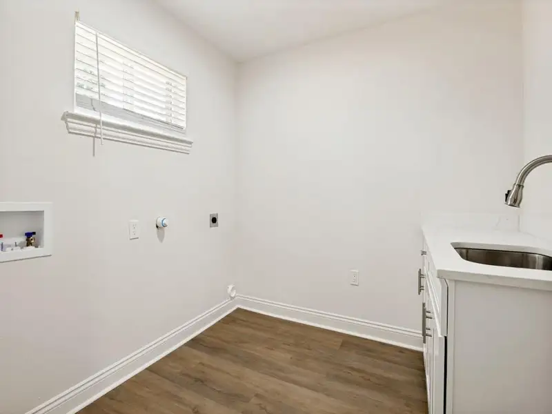 Spacious, unfurnished interior of a new home in , Dallas (Image 17).