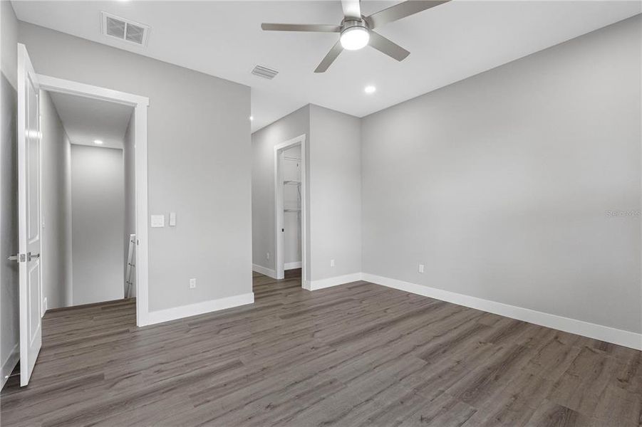 Spacious, unfurnished interior of a new home in , Tampa (Image 20).