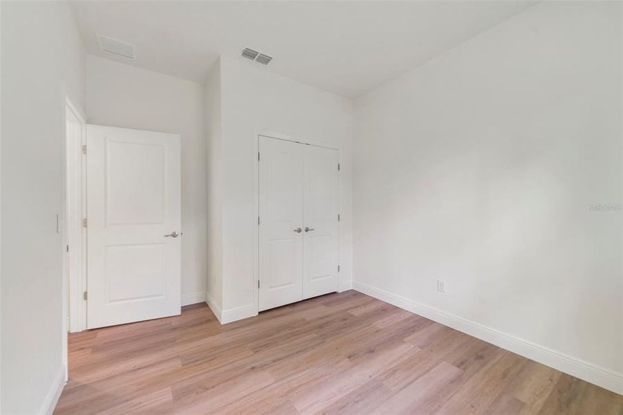 Spacious, unfurnished interior of a new home in , Deland (Image 17).