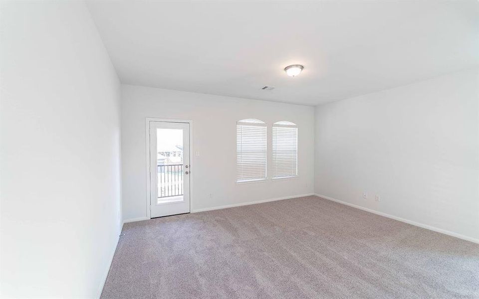 Spacious, unfurnished interior of a new home in River Ranch Meadows, Dayton (Image 7).