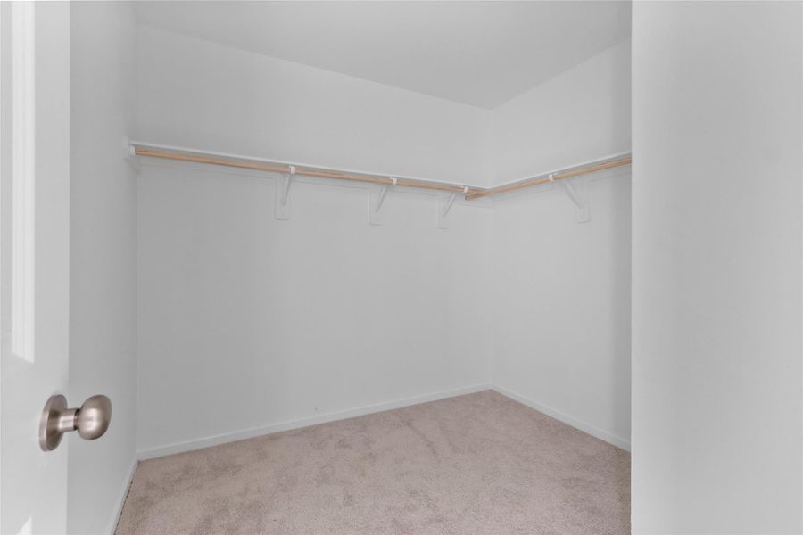 Spacious, unfurnished interior of a new home in Pinewood Trails, Cleveland (Image 12).